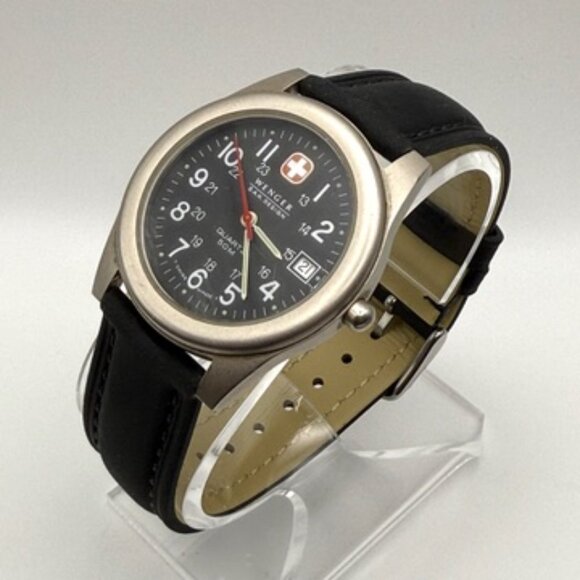 Vintage Wenger 2005 SAK Design Round Unisex Black Leather Strap Watch Working - Picture 4 of 10